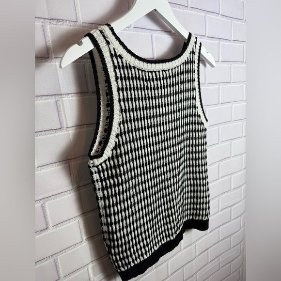 BLUE PEPPER black and white stripe Knit Sleeveless Sweater/size L - Picture 8 of 10